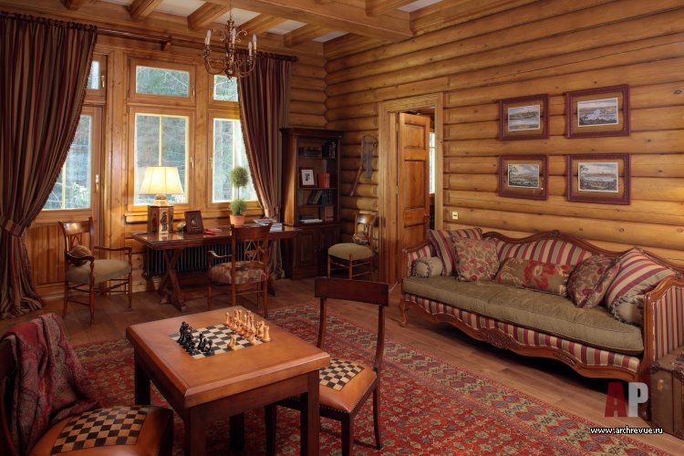 Фото интерьера зоны отдыха деревянного дома в английском стиле