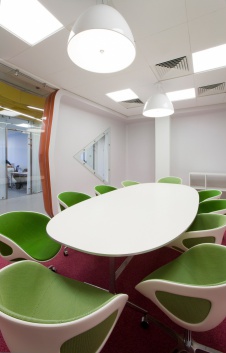 Фото интерьера переговорной офиса в стиле минимализм