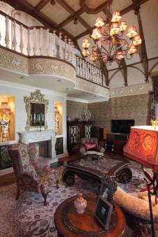 Фото интерьера каминной дома в стиле неоклассика