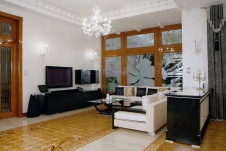 Фото интерьера гостиной дома в стиле неоклассика