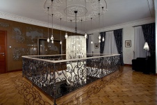 Фото интерьера лестничного холла дома в стиле неоклассика