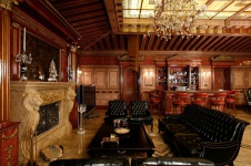 Фото интерьера каминной дома в стиле неоклассика