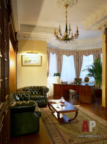 Фото интерьера кабинета дома в неоклассике