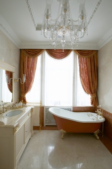 Фото интерьера санузла дома в неоклассике