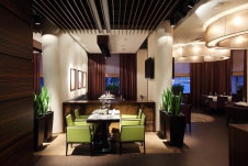 Фото интерьера зала ресторана в стиле фьюжн