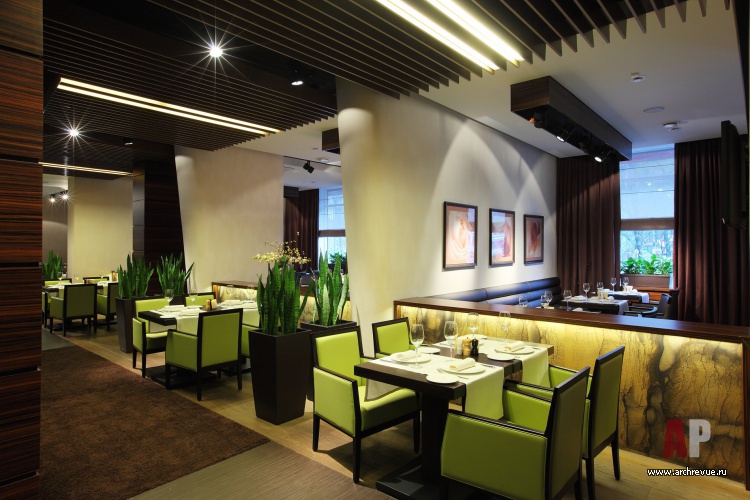 Фото интерьера зала ресторана в стиле фьюжн