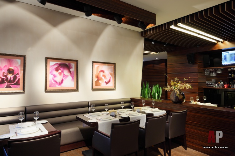 Фото интерьера зоны отдыха ресторана в стиле фьюжн