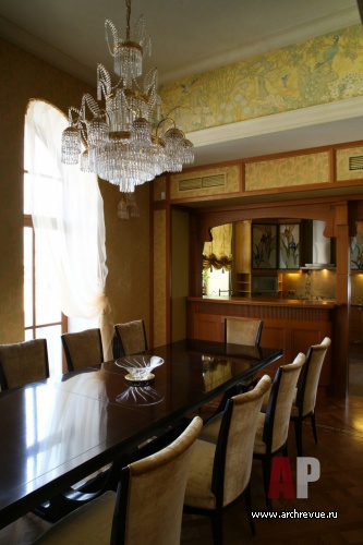Фото интерьера столовой многоуровневой квартиры-пентхауса в стиле модерн