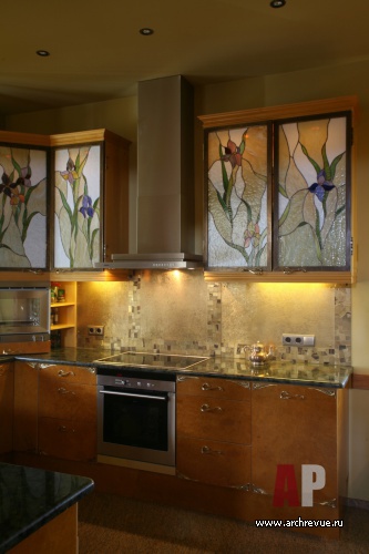 Фото интерьера кухни многоуровневой квартиры-пентхауса в стиле модерн