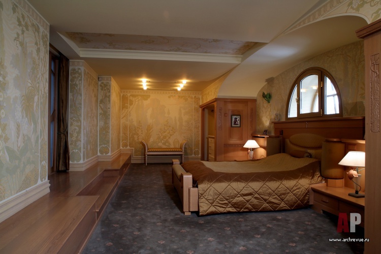 Фото интерьера спальни многоуровневой квартиры-пентхауса в стиле модерн