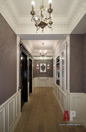 Фото интерьера коридора квартиры в современном классическом стиле