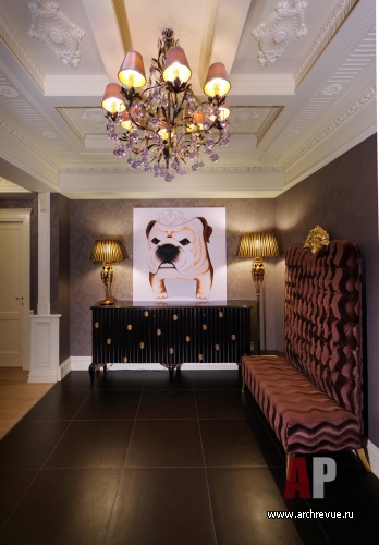 Фото интерьера коридора квартиры в современном классическом стиле