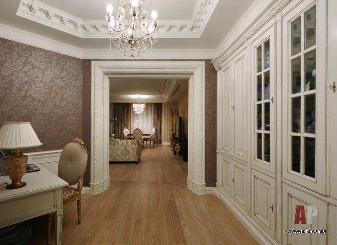 Фото интерьера кабинета квартиры в современном классическом стиле