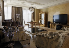 Фото интерьера гостиной квартиры в современном классическом стиле