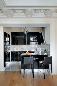 Фото интерьера кухни квартиры в классическом стиле