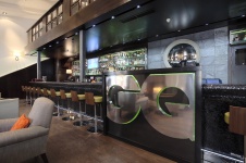 Фото интерьера бара ресторана в стиле фьюжн