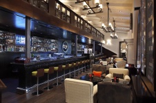 Фото интерьера бара ресторана в стиле фьюжн