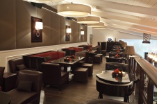 Фото интерьера бара ресторана в стиле фьюжн