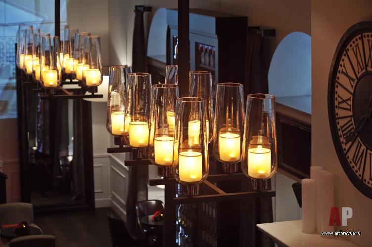 Фото авторских светильников ресторана в стиле фьюжн