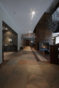 Фото интерьера входной зоны дома в современном стиле