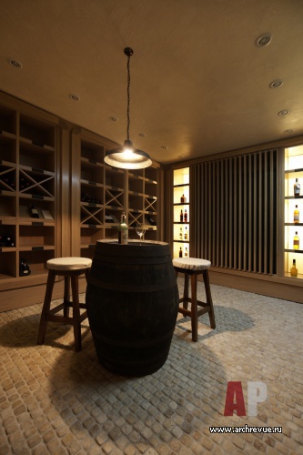 Фото интерьера винотеки дома в стиле фьюжн