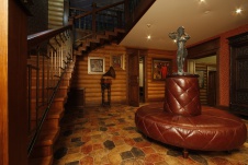 Фото холла гостевого деревянного дома