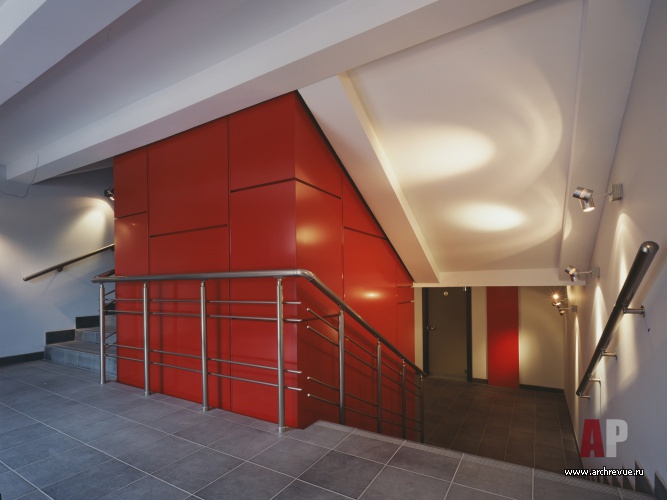 Фото интерьера лестничного марша офисного центра