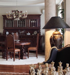 Фото интерьера столовой дома в неоклассике