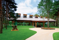 Фото фасадов гольф-клуба в Пирогово