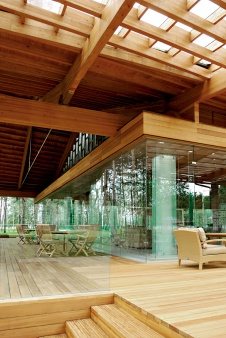 Фото фасадов гольф-клуба в Пирогово