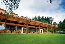 Фото фасадов гольф-клуба в Пирогово