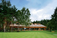 Фото фасадов гольф-клуба в Пирогово