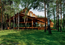 Фото фасадов гольф-клуба в Пирогово 