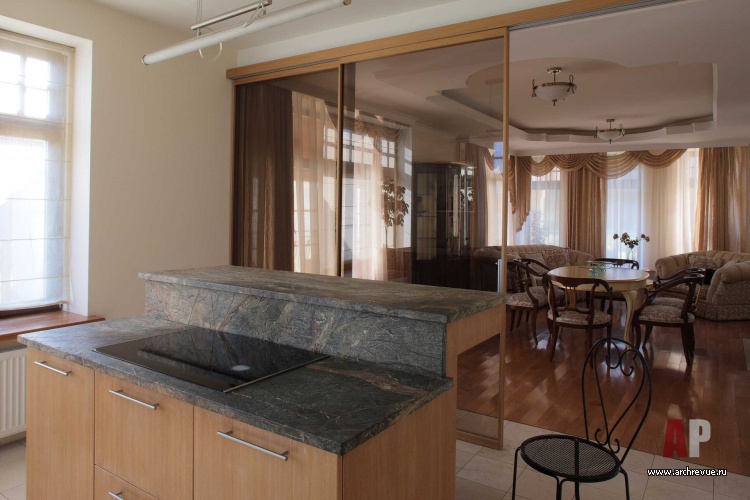 Фото интерьера кухни трехэтажного дома в стиле современной классики