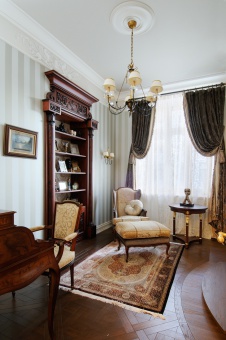 Фото интерьера кабинета квартиры в классическом стиле