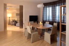 Фото интерьера столовой двухуровневой квартиры в эко стиле