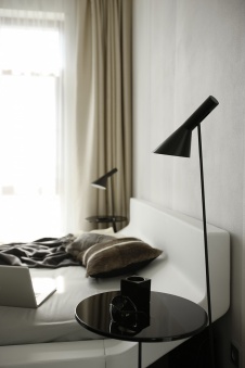 Фото интерьера спальни квартиры в стиле минимализм