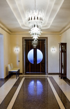 Фото интерьера входной зоны дома в стиле ар-деко