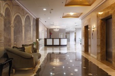 Фото интерьера холла второго этажа отеля