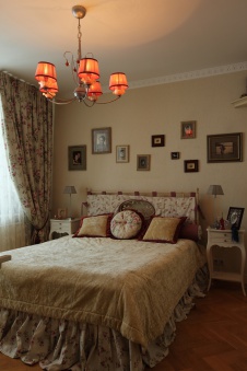 Фото интерьера спальни небольшой квартиры в стиле кантри