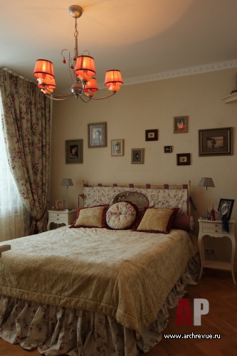 Фото интерьера спальни небольшой квартиры в стиле кантри