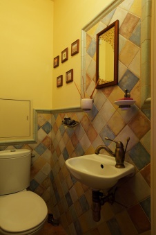 Фото интерьера санузла небольшой квартиры в стиле кантри