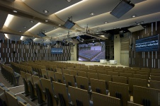Фото интерьера конференц-зала пресс-центра в современном стиле