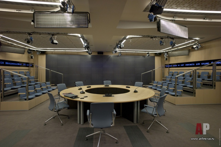 Фото интерьера переговорной пресс-центра в современном стиле