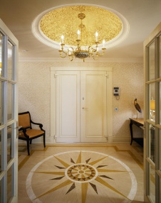 Фото интерьера холла квартиры в классическом стиле