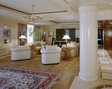 Фото интерьера гостиной квартиры в классическом стиле