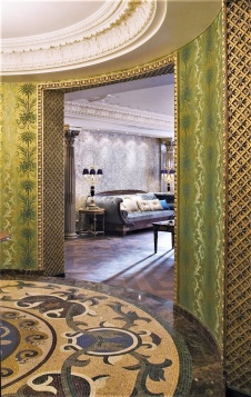 Фото интерьера холла квартиры в имперском стиле