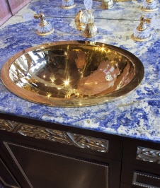 Фото интерьера санузла квартиры в имперском стиле