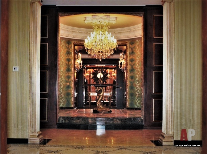 Фото интерьера холла квартиры в имперском стиле