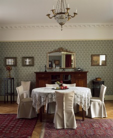 Фото интерьера столовой квартиры в неоклассике